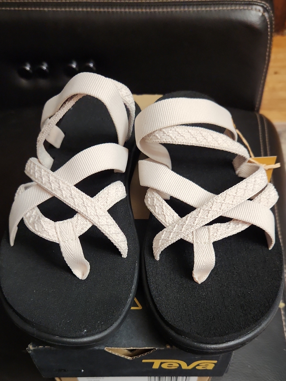 Teva Voya Zillesa Women’s Crisscross Light Pink Strappy Sandals SZ 8